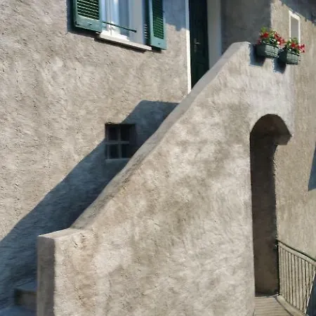 Casa Al Lavatoio Holiday home Mandello del Lario